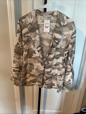 Gypsies & Moondust Taupe and Olive Camouflage Linen-Blend Blazer
